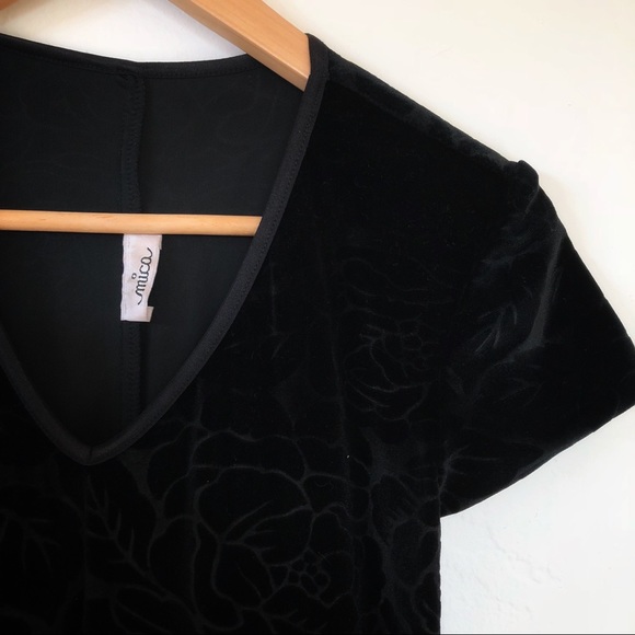 Vintage 90’s Velvet Dress with embossed roses - Picture 5 of 8